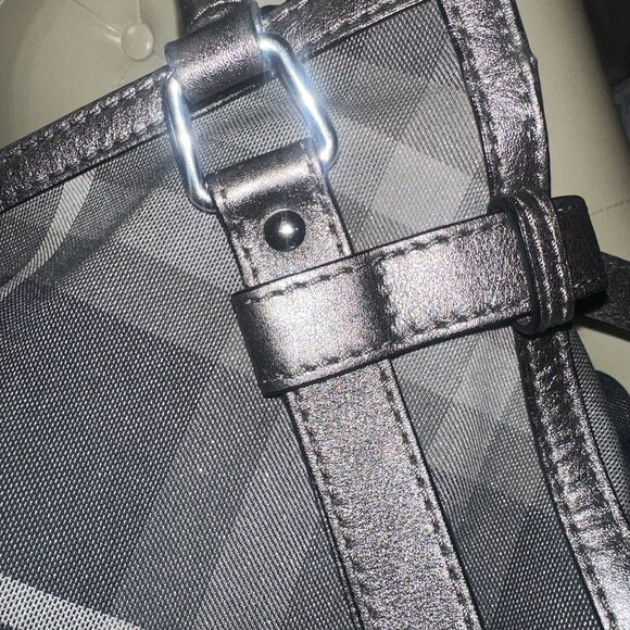 Authentic Burberry Gray Beat Check Shimmer Metallic Leather Crossbody Handbag - Picture 3 of 14